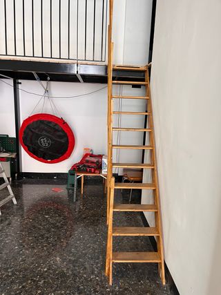 Escalera de madera
