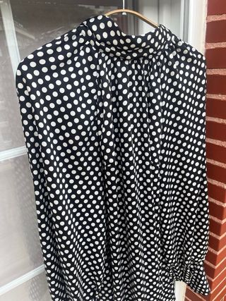 Vestido de lunares negro y blanco