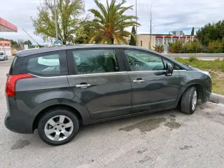 Peugeot 5008 2013