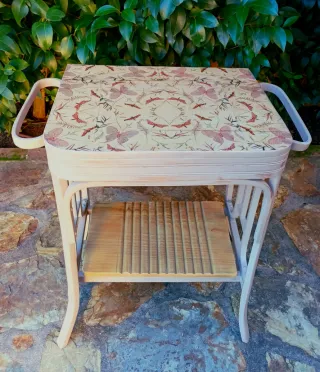 Mesa auxiliar restaurada antigua palanganera