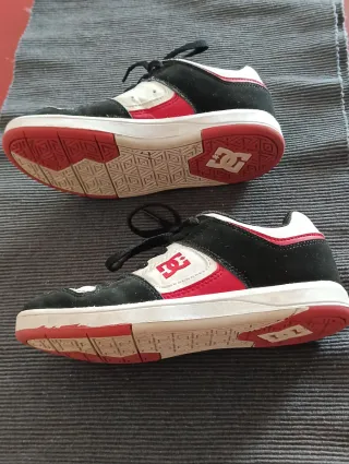 Zapatillas DC Shoes niño negras, rojas y blancas