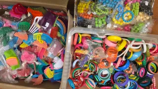Lote de peinetas, collares y pulseras