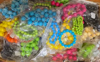 Lote de peinetas, collares y pulseras