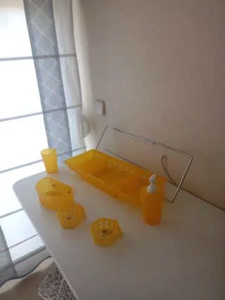 Juego accesorios baño plástico amarillo