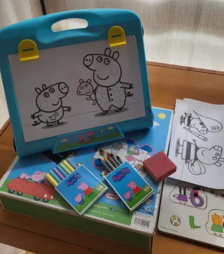 Lote Peppa Pig: Pupitre y Peluche