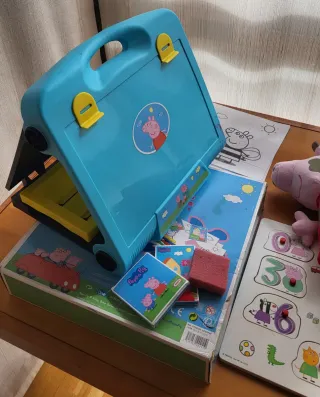 Lote Peppa Pig: Pupitre y Peluche