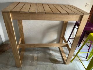 Mesa alta de madera