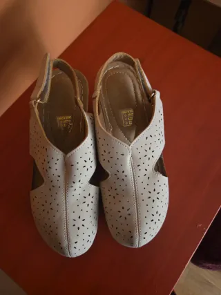 Sandalias Cuña Calada Beige Talla 38