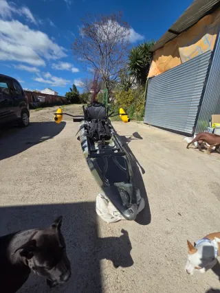 Kayak de pesca con accesorios