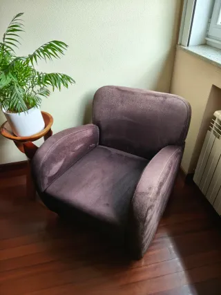 Sillón orejero marrón tela