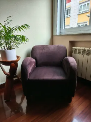 Sillón orejero marrón tela