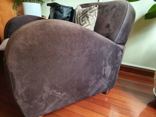 Sillón orejero marrón tela