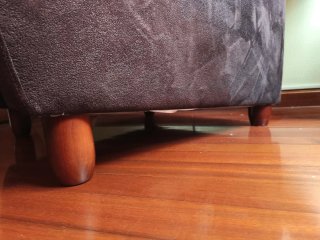Sillón orejero marrón tela