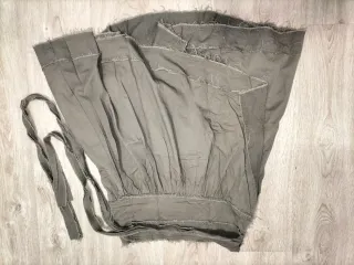 Falda Stradivarius verde militar