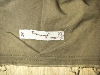 Falda Stradivarius verde militar