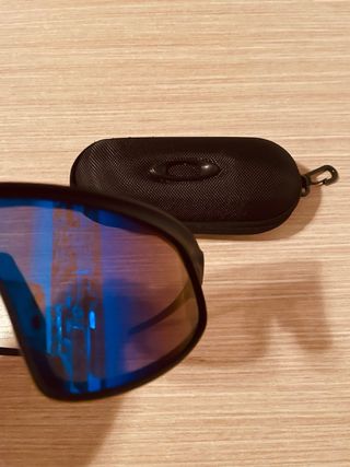 Gafas de sol Oakley negras y azules