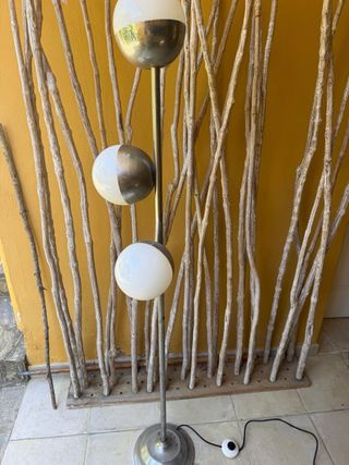 Lámpara de pie antigua plata y blanco