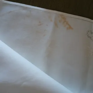 Tovaglia ricamata a mano in lino