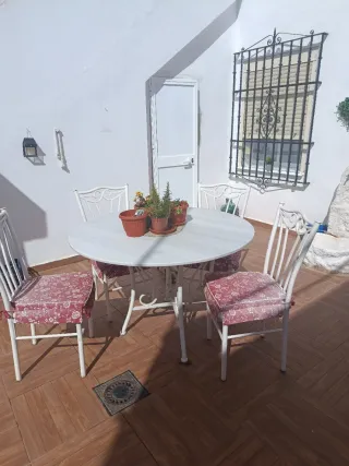 Conjunto mesa con tapa de marmol y 4 sillas hierro