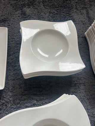 Preciosa vajilla de diseño prácticamente sin uso