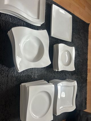 Preciosa vajilla de diseño prácticamente sin uso