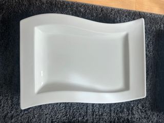 Preciosa vajilla de diseño prácticamente sin uso