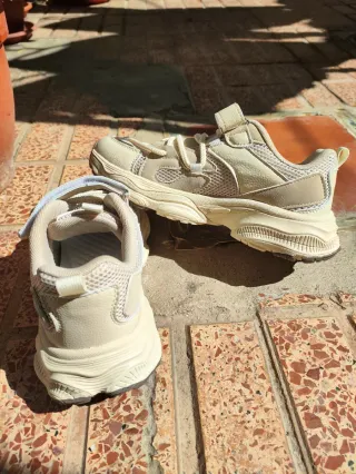 Deportivas beige y marrón talla 38
