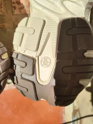 Deportivas beige y marrón talla 38