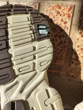 Deportivas beige y marrón talla 38