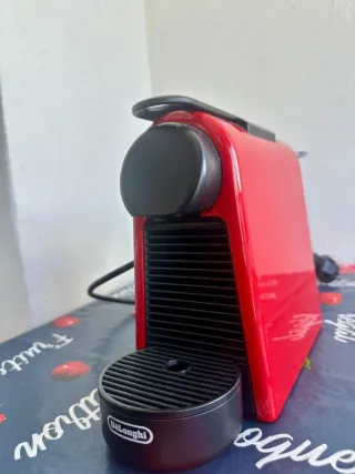 Cafetera Nespresso DeLonghi Roja
