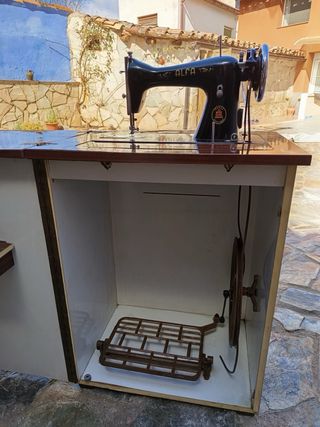 Máquina de coser Alfa antigua