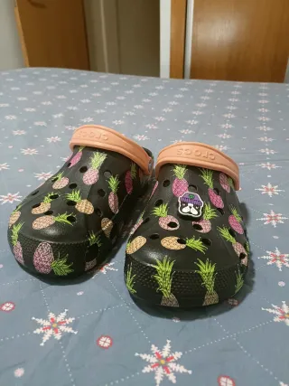 Crocs Piñas Verano Talla 42-43 Unisex