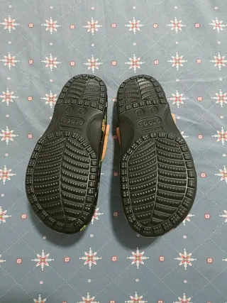 Crocs Piñas Verano Talla 42-43 Unisex