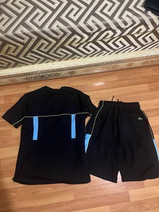 Conjunto corto Lacoste negro y azul