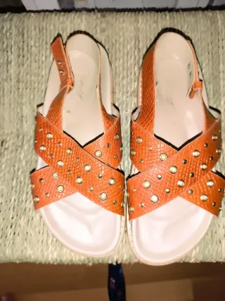 Sandalias Micuir marrón y Dorado