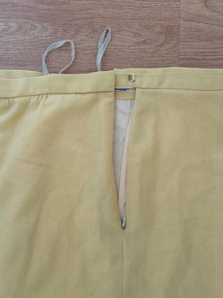 Falda Midi Reldan Plisada Lateral Amarilla