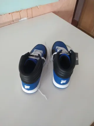 Zapatillas Fila Botas Negras y Azules