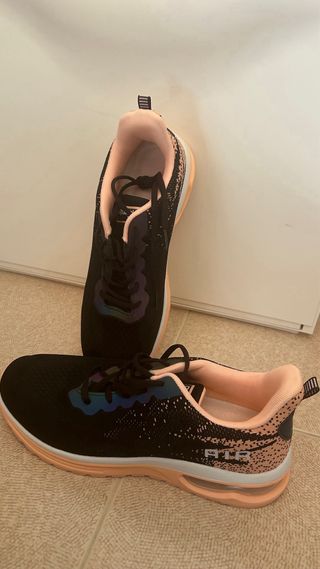 Deportivas running Air. negras y rosas