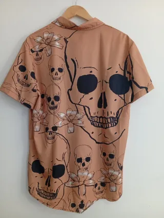 Camisa calaveras marrón unisex