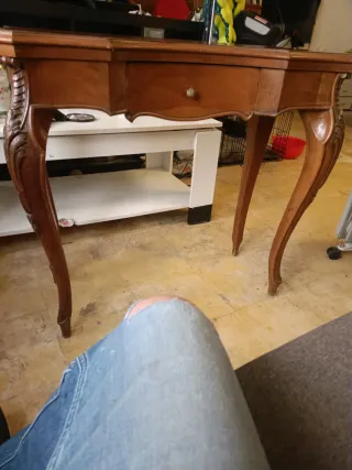 Mesa de cedro estilo francés con cajón