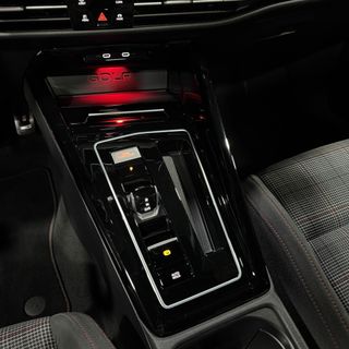 Volkswagen Golf 8.5 GTI 2.0 TSI 265cv DSG