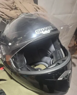 Casco de moto seminuevo negro