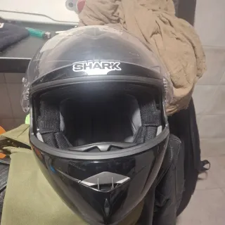 Casco de moto seminuevo negro