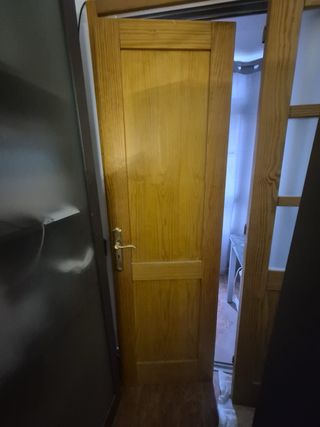 Puerta madera maciza