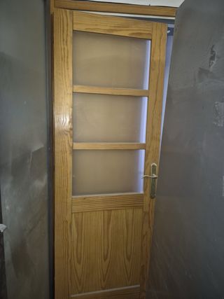 Puerta madera maciza