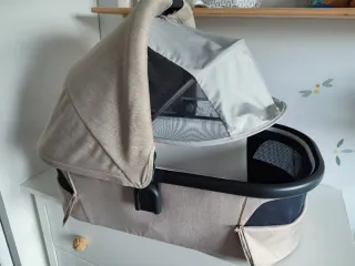 Capazo Uppababy Vista V3 con saco y funda.
