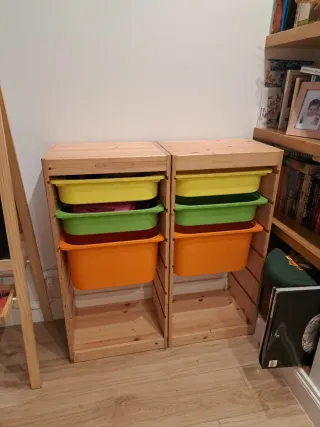 Mueble organizador IKEA con cubos