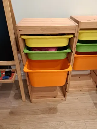 Mueble organizador IKEA con cubos