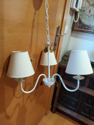 Lámpara araña 3 brazos de metal con tulipas