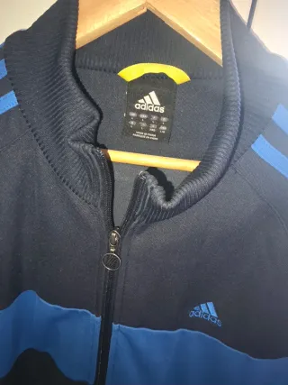 Chaqueta deportiva Adidas rayas azules